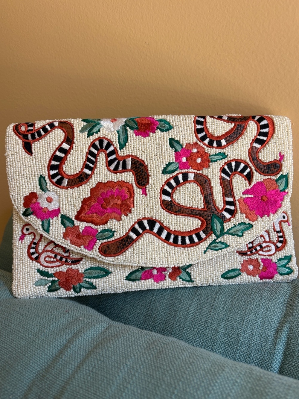 NWT Beaded Clutch/Crossbody,11x7,Beaded Snake Floral Embroidery,White Lotus Vibe